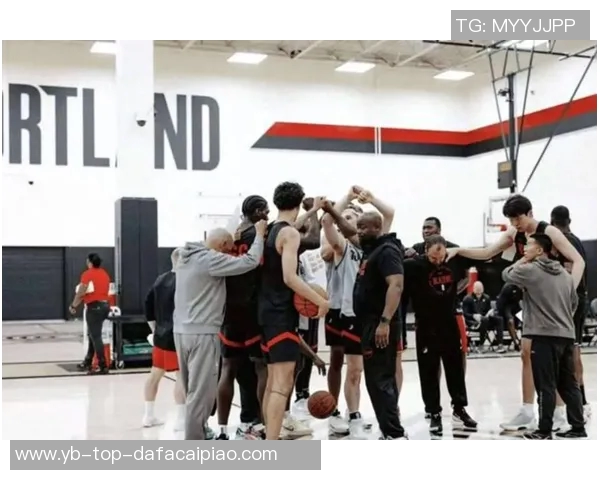 阿夫迪亚助攻杨瀚森三分球精彩瞬间展现默契配合与华丽传球技巧 阿夫迪亚助攻杨瀚森三分球精彩瞬间展现默契配合与华丽传球技巧