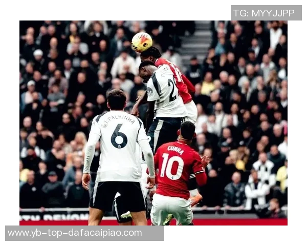 奥比马丁随曼联一线队训练舍什科受伤或为他创造机会 奥比马丁随曼联一线队训练舍什科受伤或为他创造机会