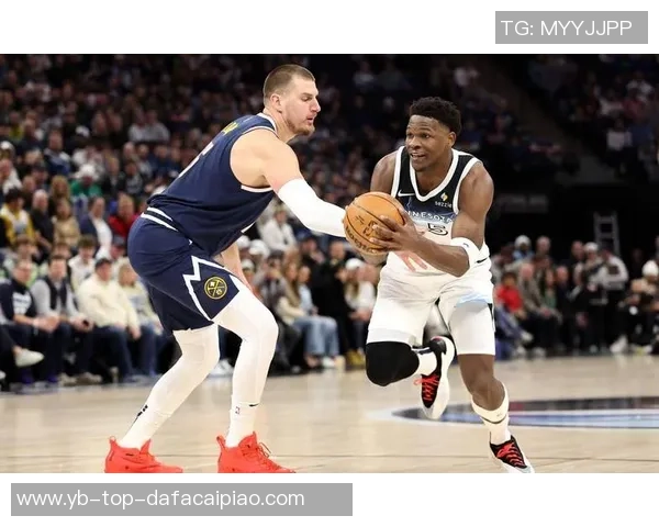 爱德华兹季前赛首球精彩回顾高难度撤步跳投展现夏季训练成果 爱德华兹季前赛首球精彩回顾高难度撤步跳投展现夏季训练成果